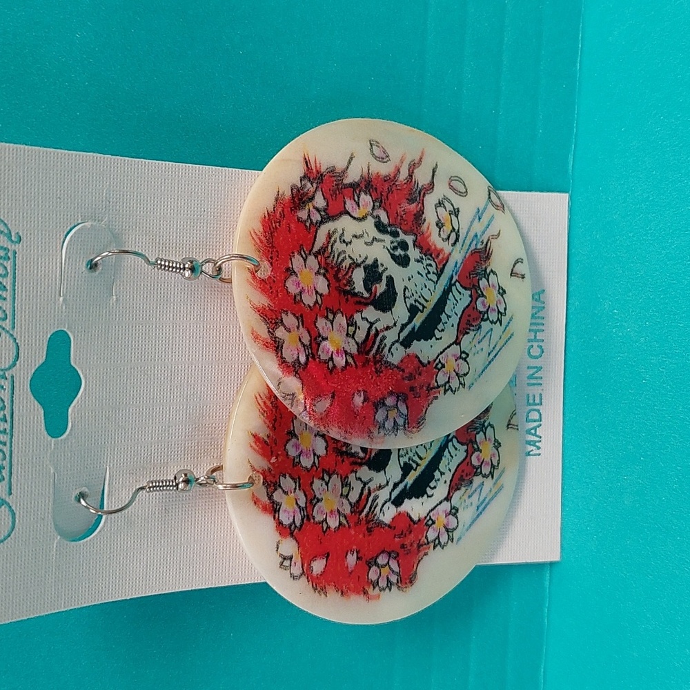 Skull shell earrings